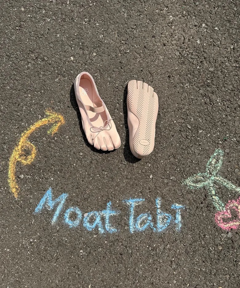 BYOTHERS Moat Tabi Flat