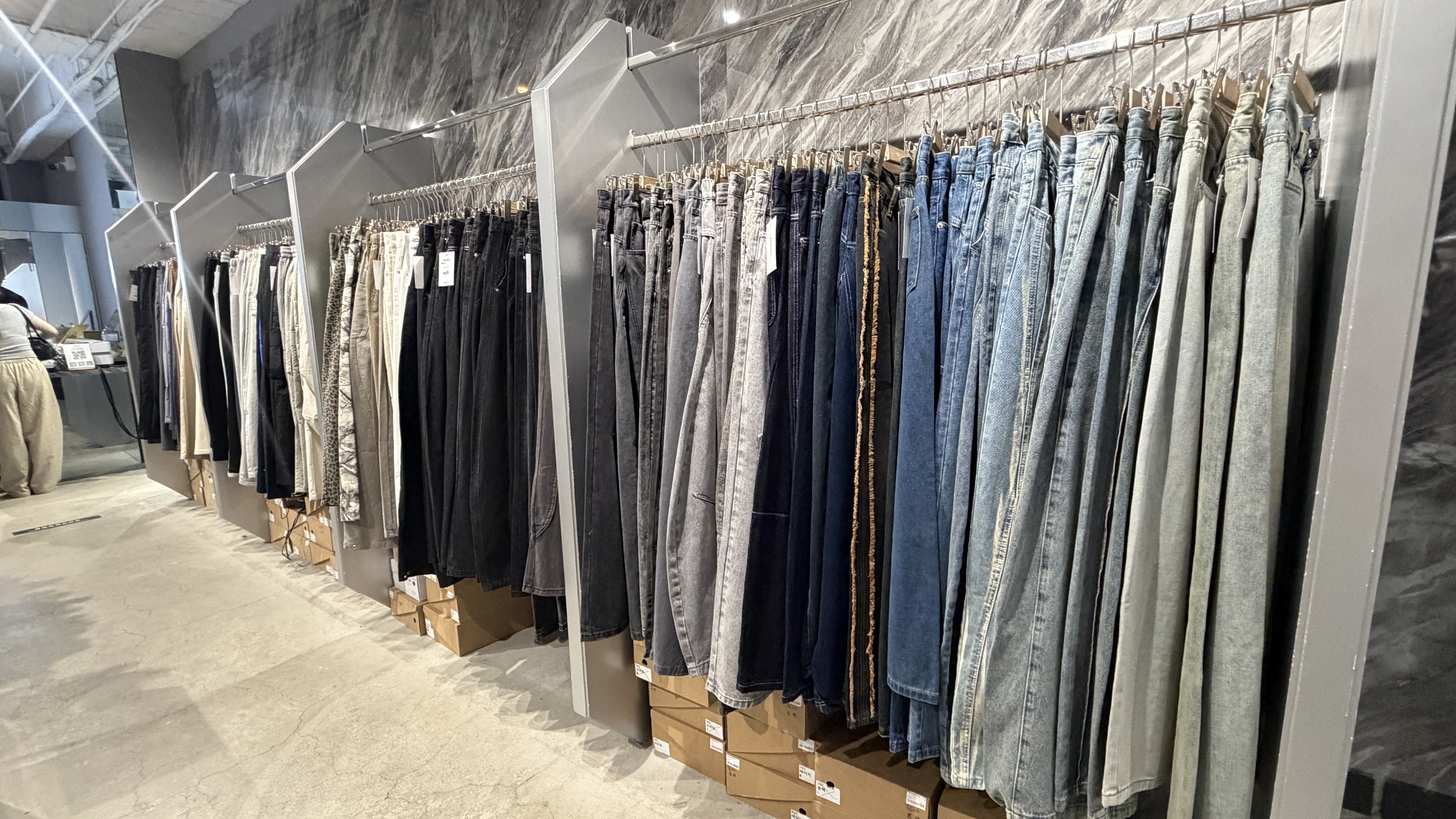 MOOS,韓系,一中,穿搭,韓國,服飾店,牛仔褲,OOTD,闊腿褲,寬褲,直筒褲