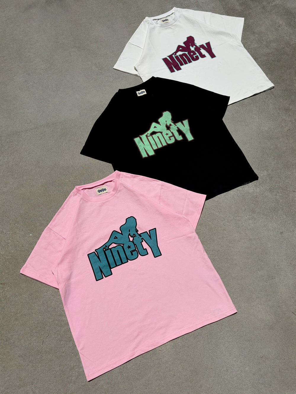 【9090】0725發售 NINETY Tee 上的性感女孩