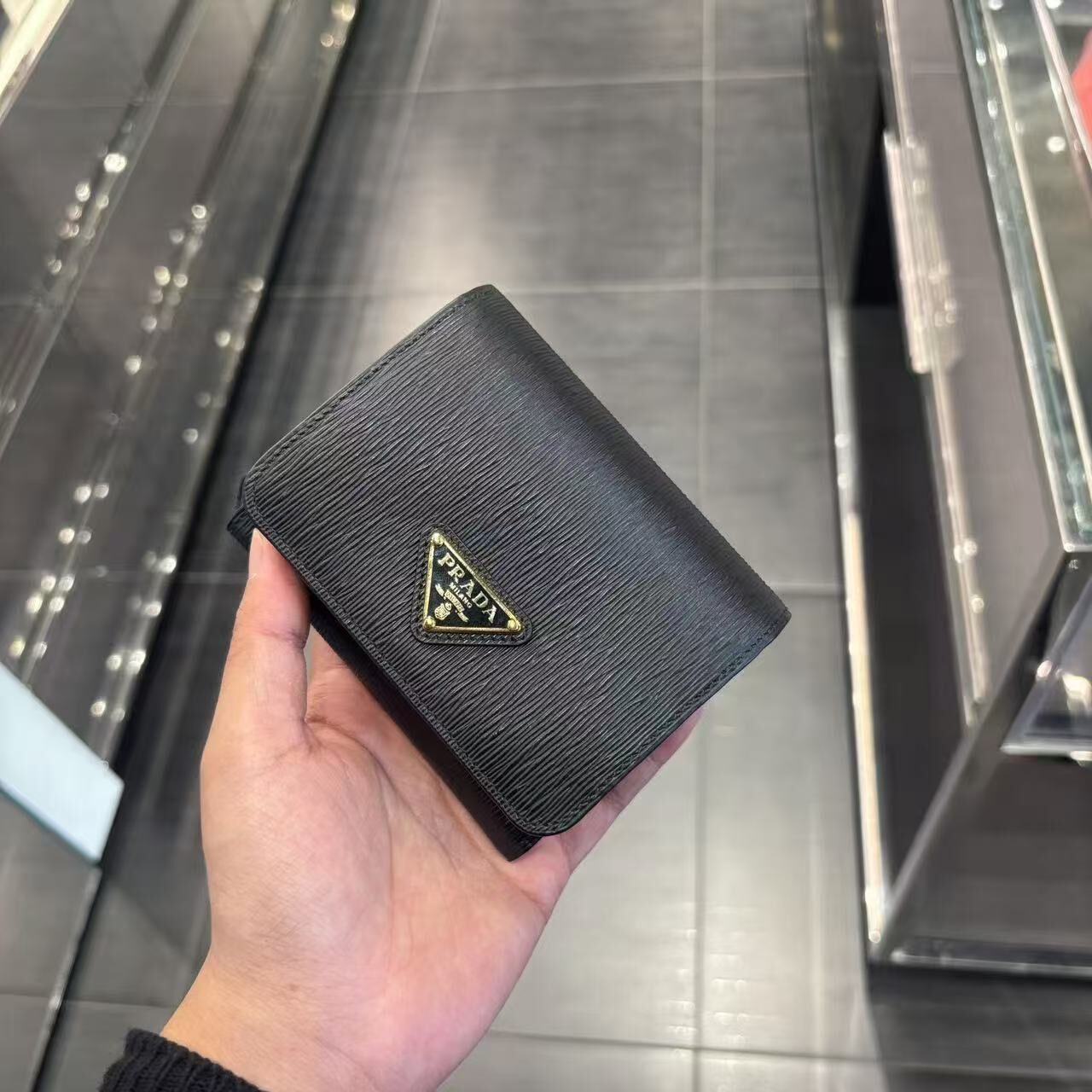 【預購】Prada S072418 三摺銀包 (黑色)
