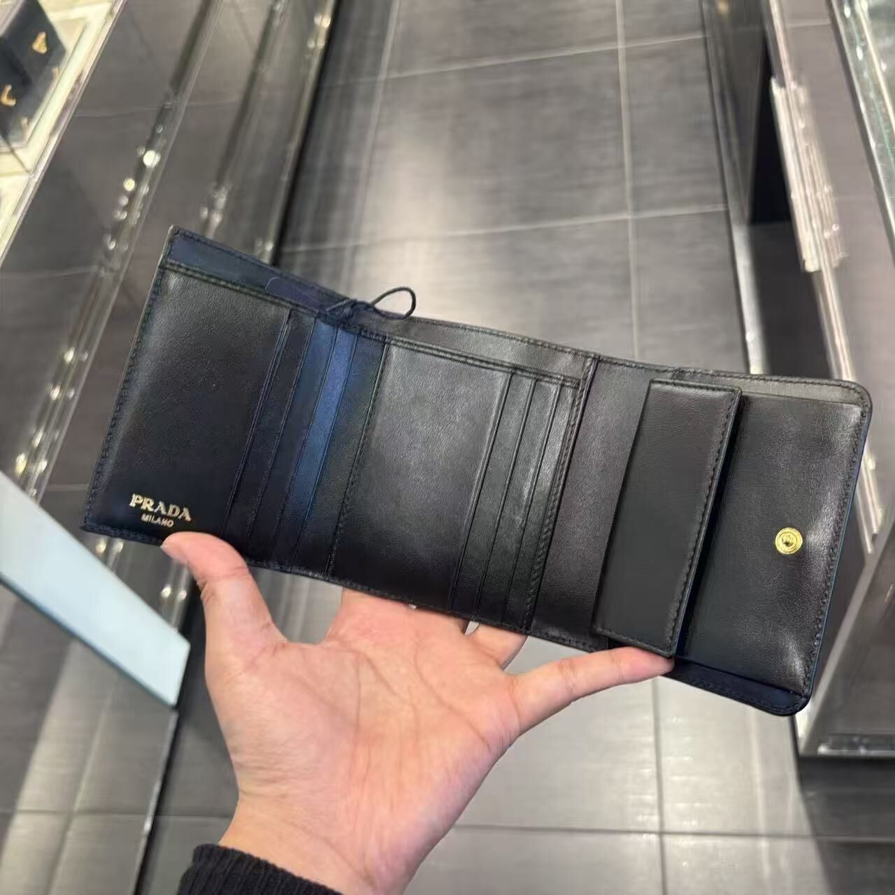 【預購】Prada S072418 三摺銀包 (黑色)