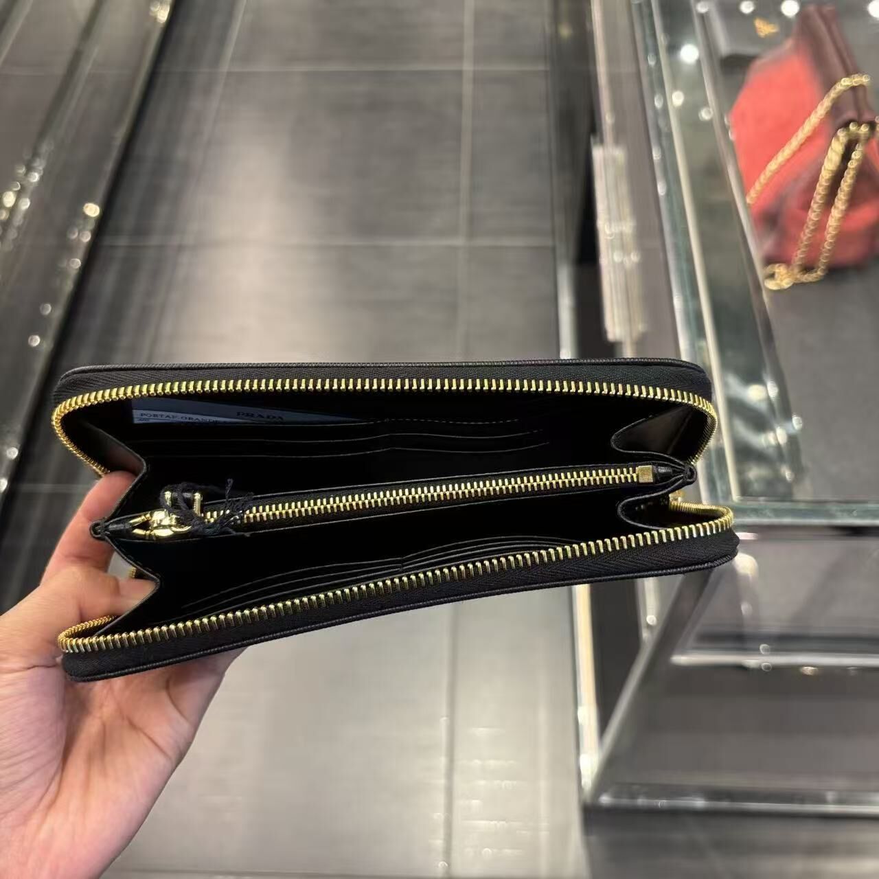 【預購】Prada S072419 長款銀包 (黑色)