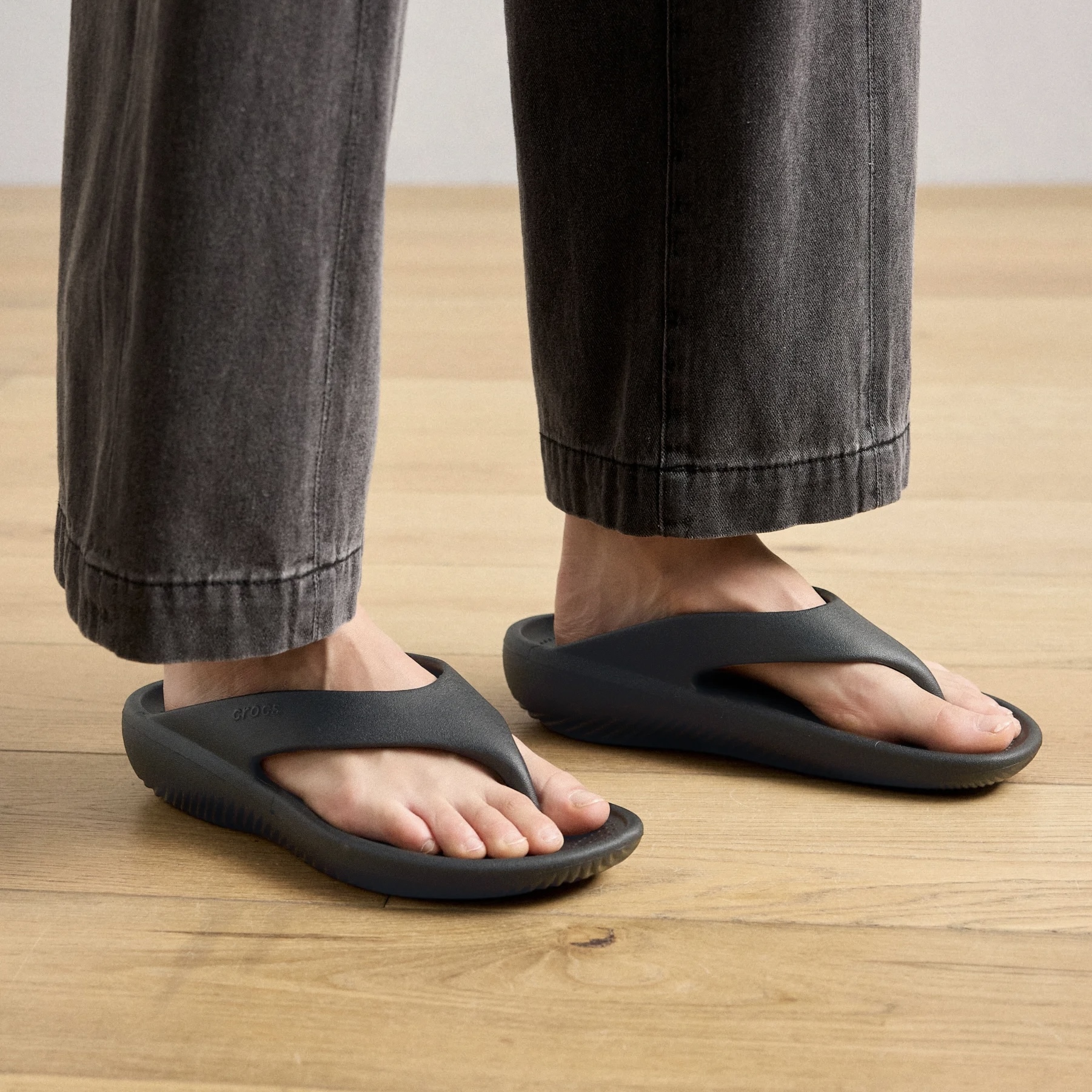 CROCS MELLOW RECOVERY WOMENS FLIP 厚底夾腳拖 拖鞋 女鞋 黑白兩色