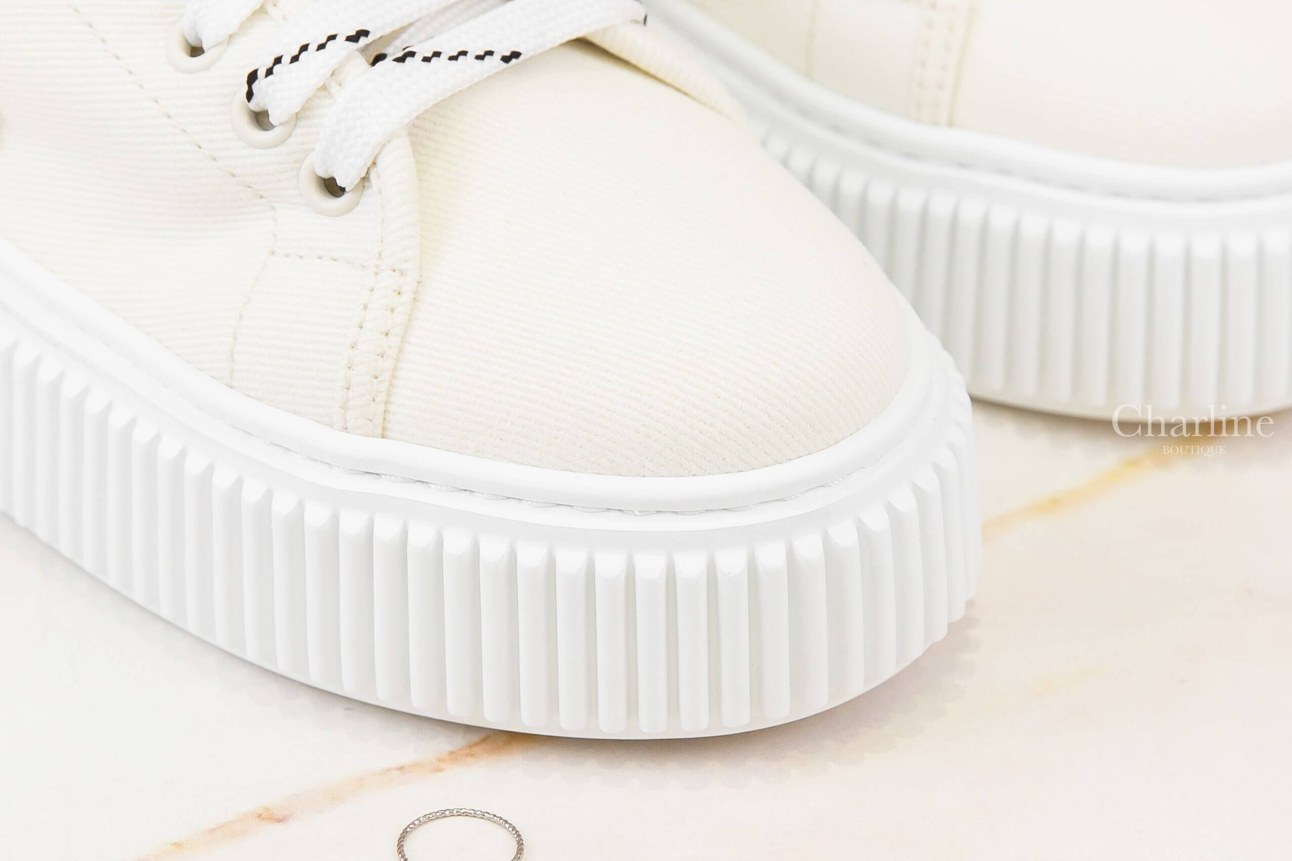Miu Miu Denim Sneaker Mules 象牙白黑字側邊刺繡Logo水洗牛仔棉質厚底穆勒鞋