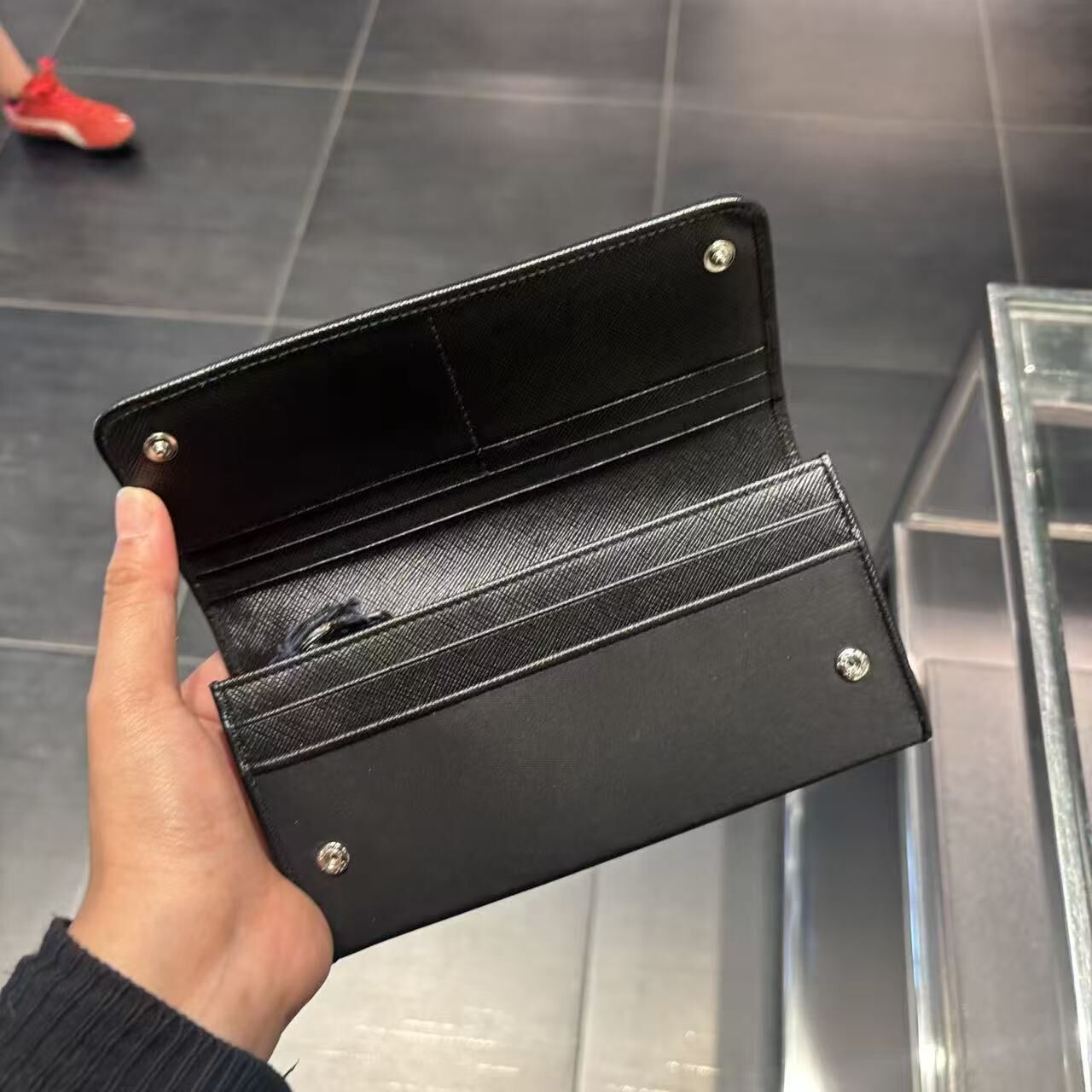 【預購】Prada S072429 長款翻蓋銀包 (黑色)