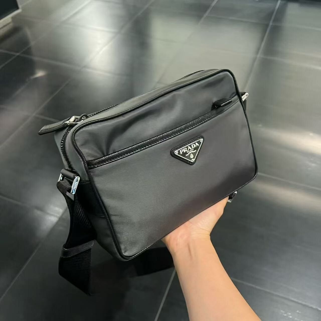 【預購】Prada S072434 長方斜挎包 (黑色)