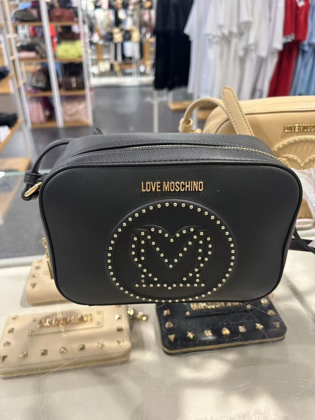 LYS02138 Love Moschino 窩釘logo相機包
