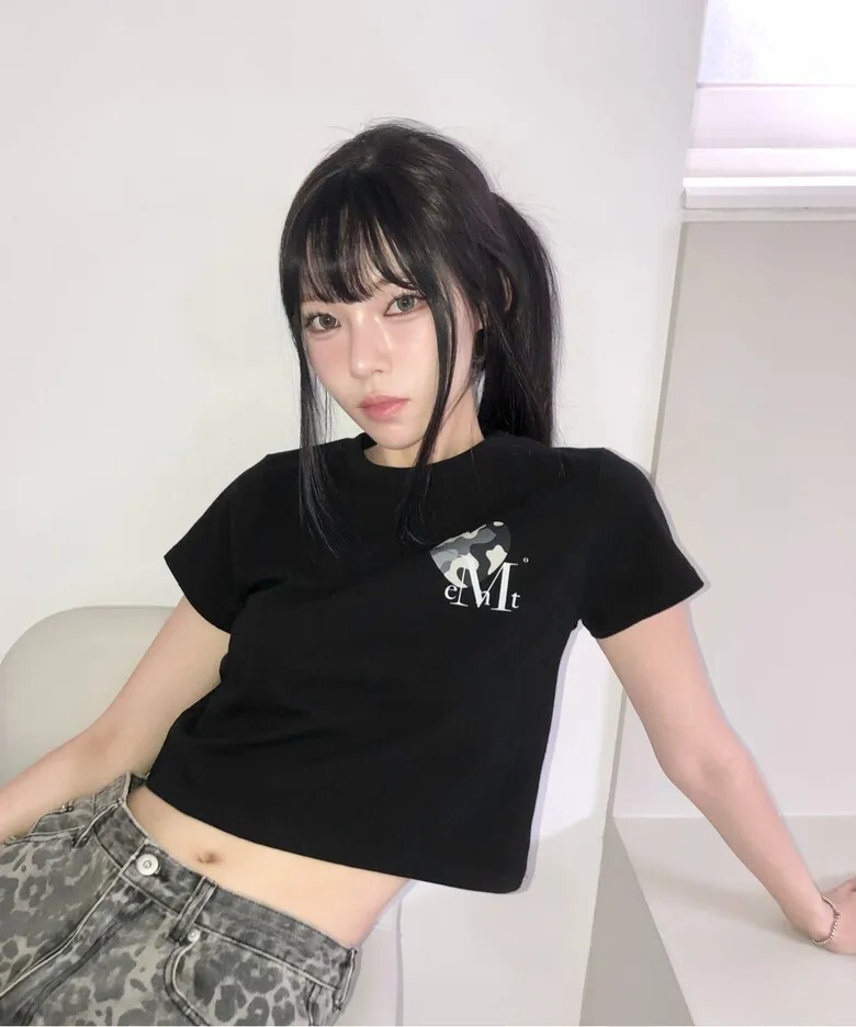 【OWN】Mucent 短袖 上衣 圓領 迷彩 心型 小LOGO 寬鬆 春夏 男女通用 短版 情侶款 黑色 白色