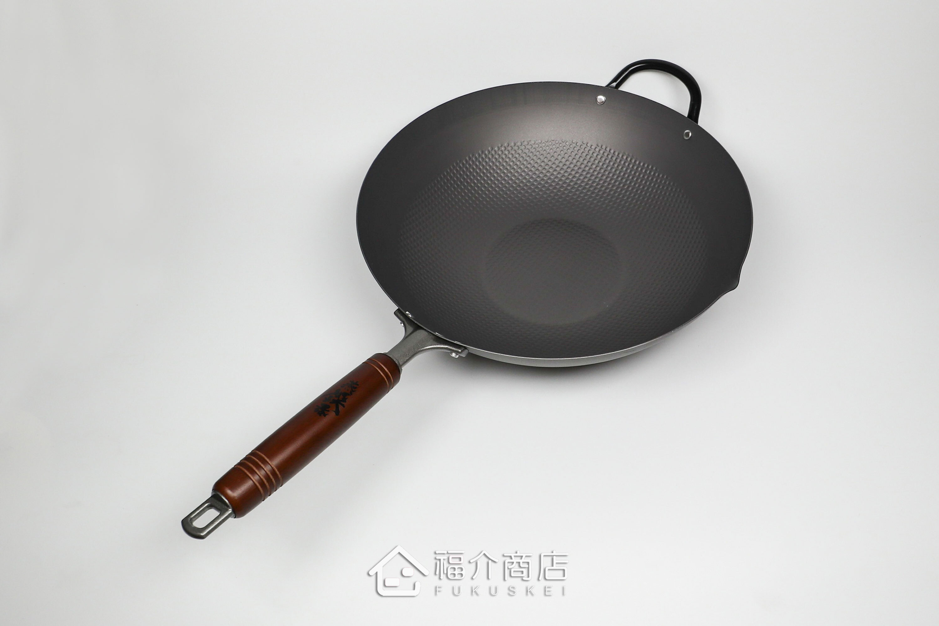 木柄手把的窒化鐵炒鍋
