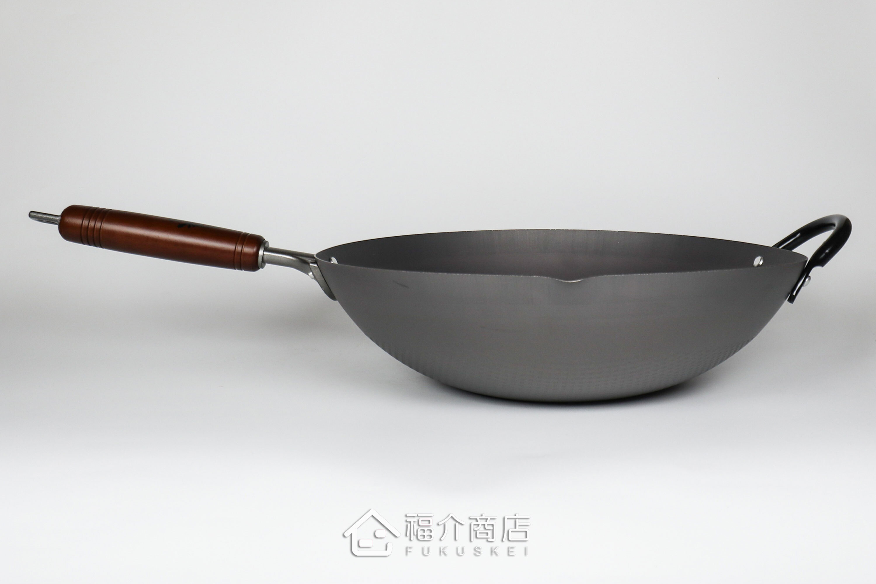 木柄手把的窒化鐵炒鍋