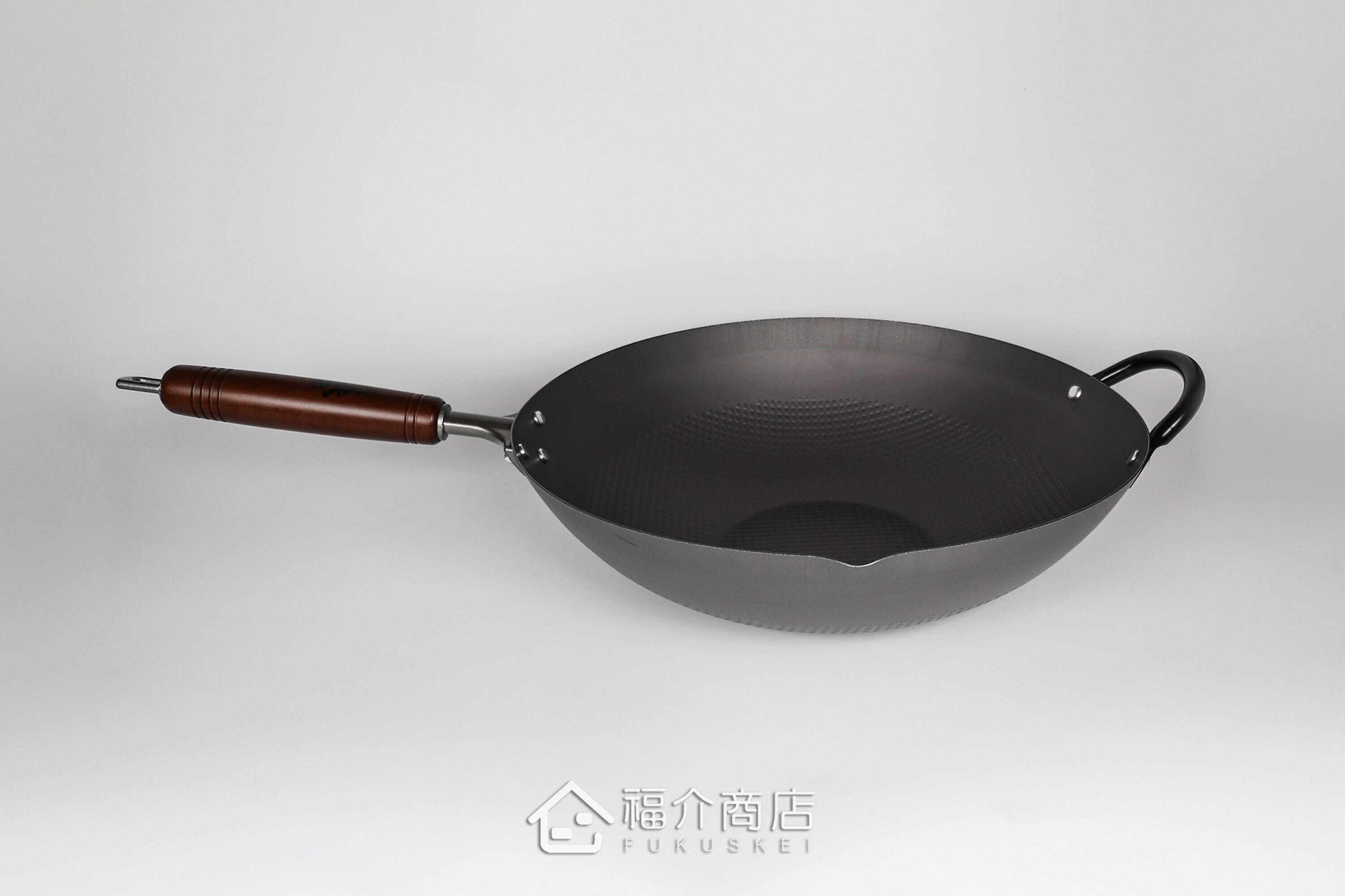 木柄手把的窒化鐵炒鍋