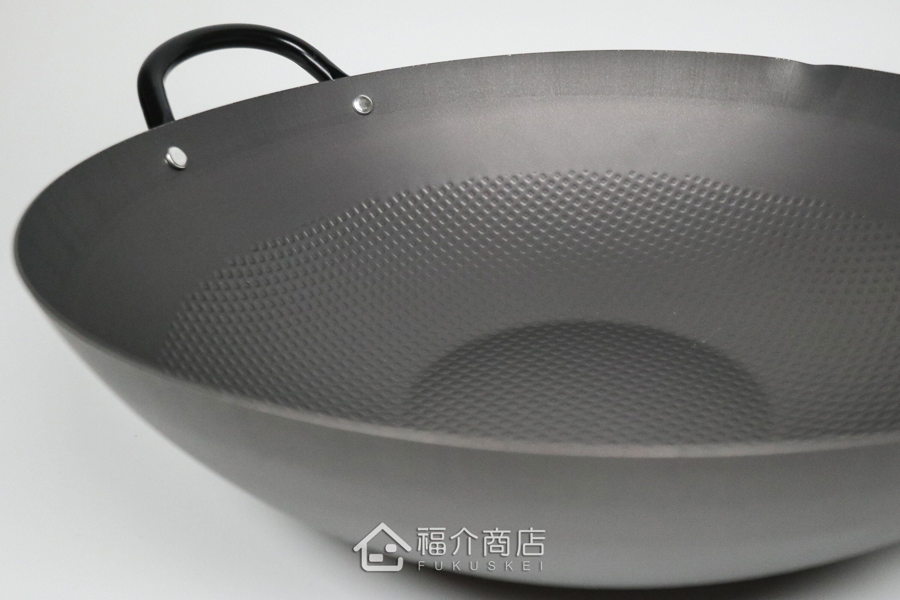 木柄手把的窒化鐵炒鍋