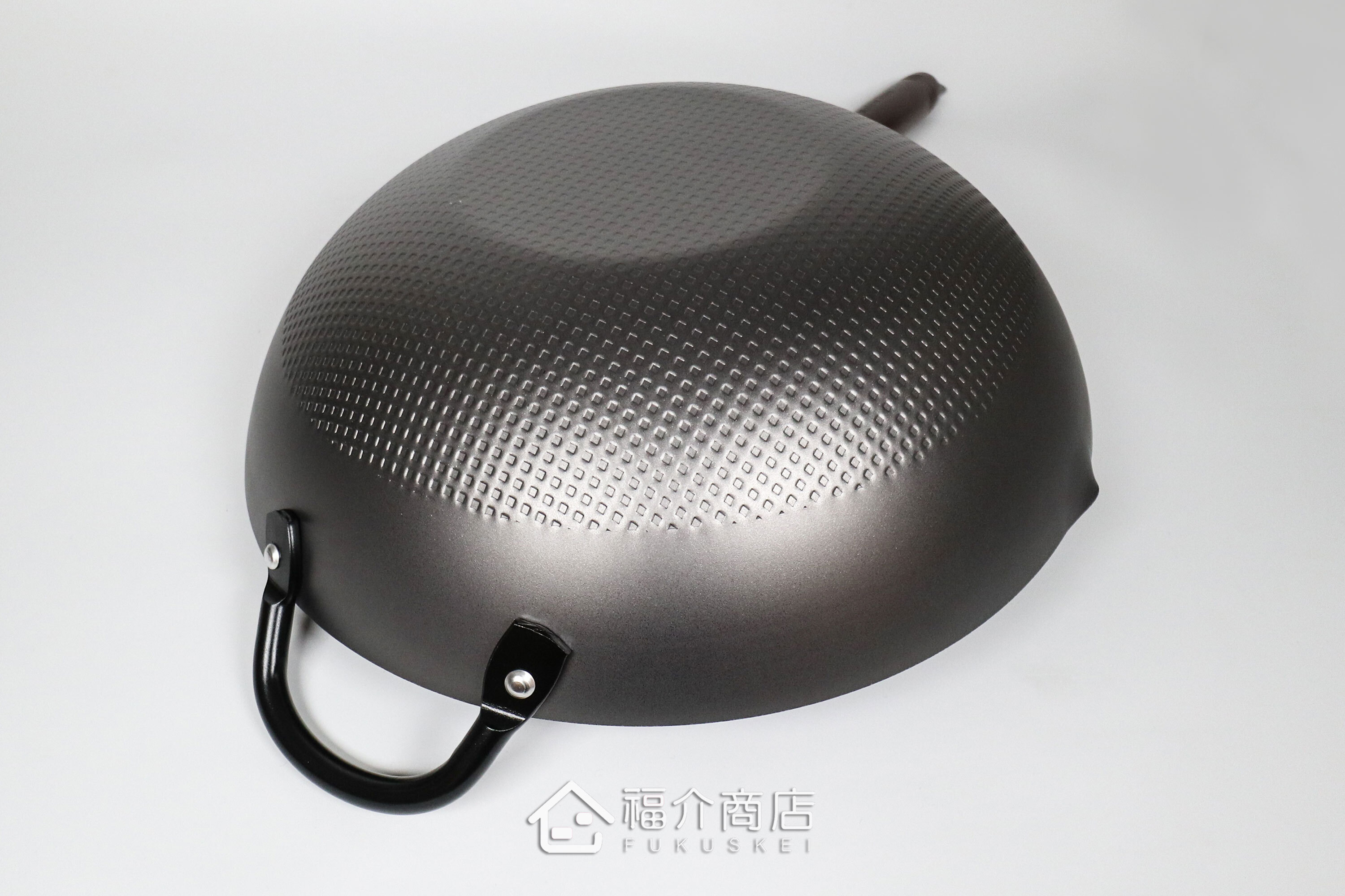木柄手把的窒化鐵炒鍋