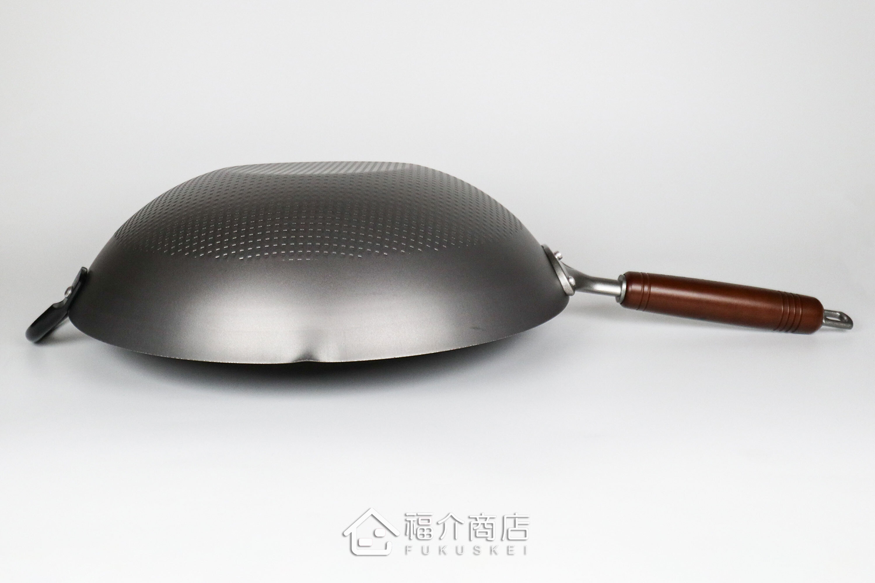 木柄手把的窒化鐵炒鍋