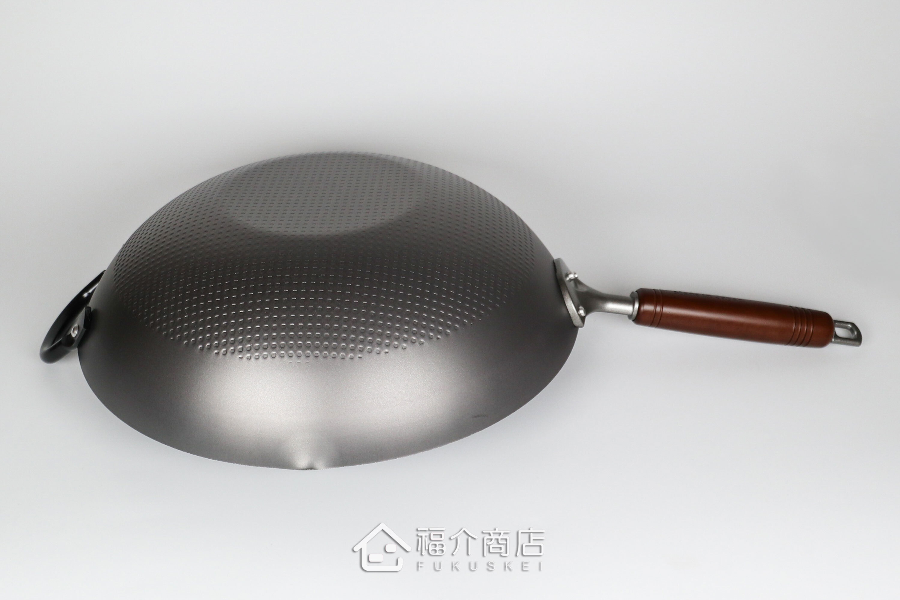 木柄手把的窒化鐵炒鍋