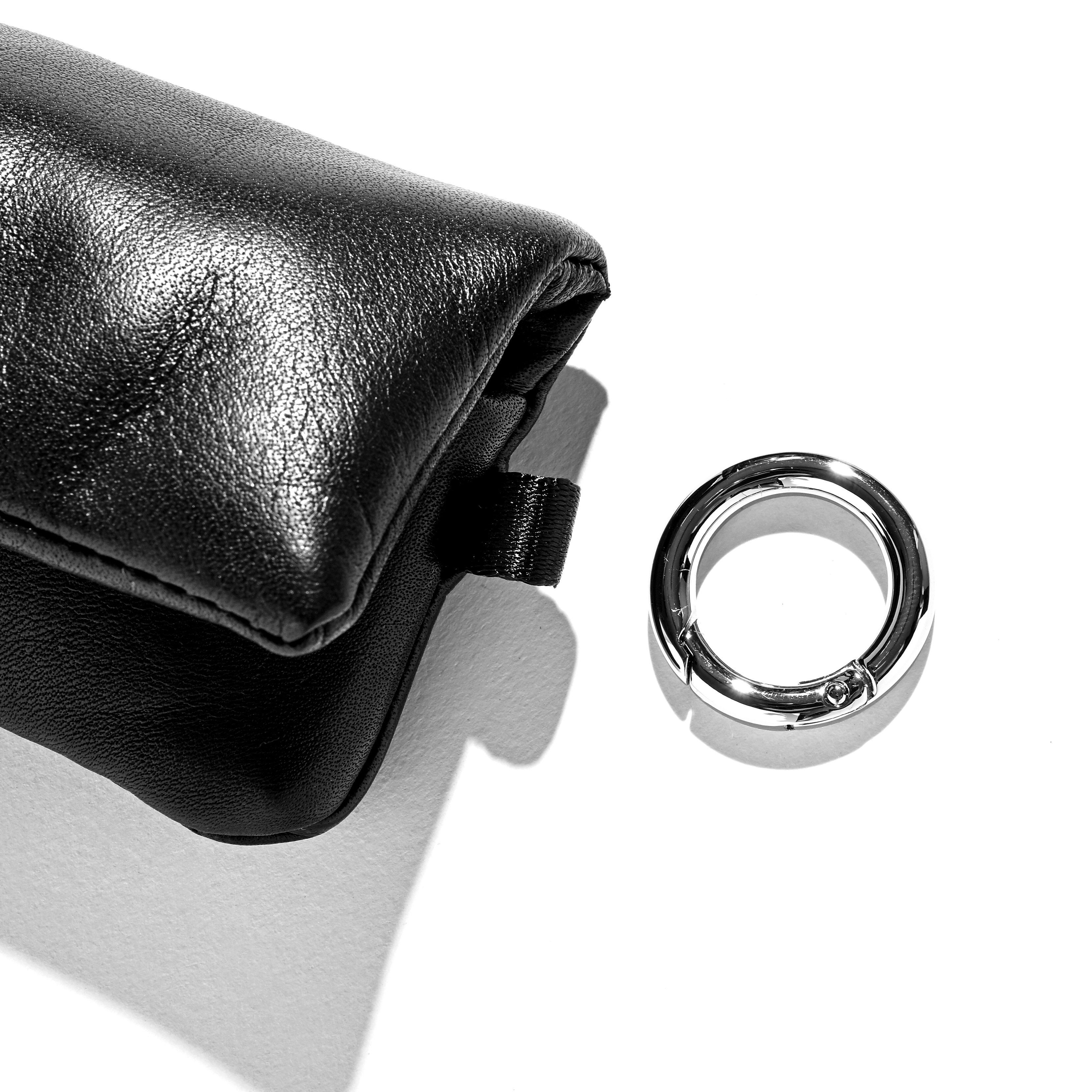 CLESSTE - Leather Padded Airpods Case