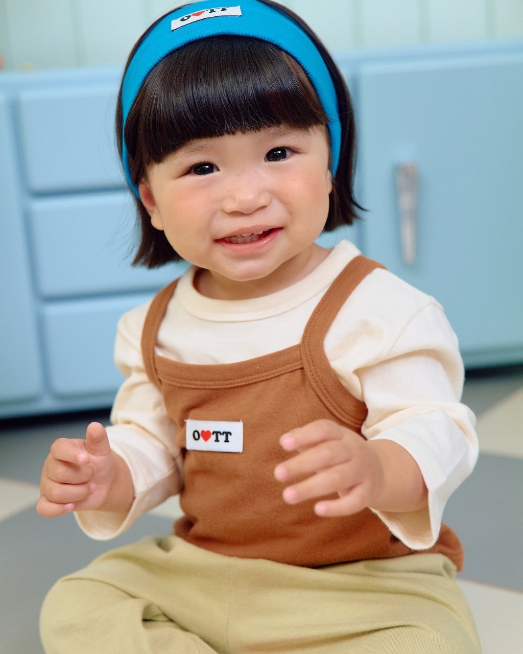 正韓秋OOTT BeBe 四色簡單圓領上衣
