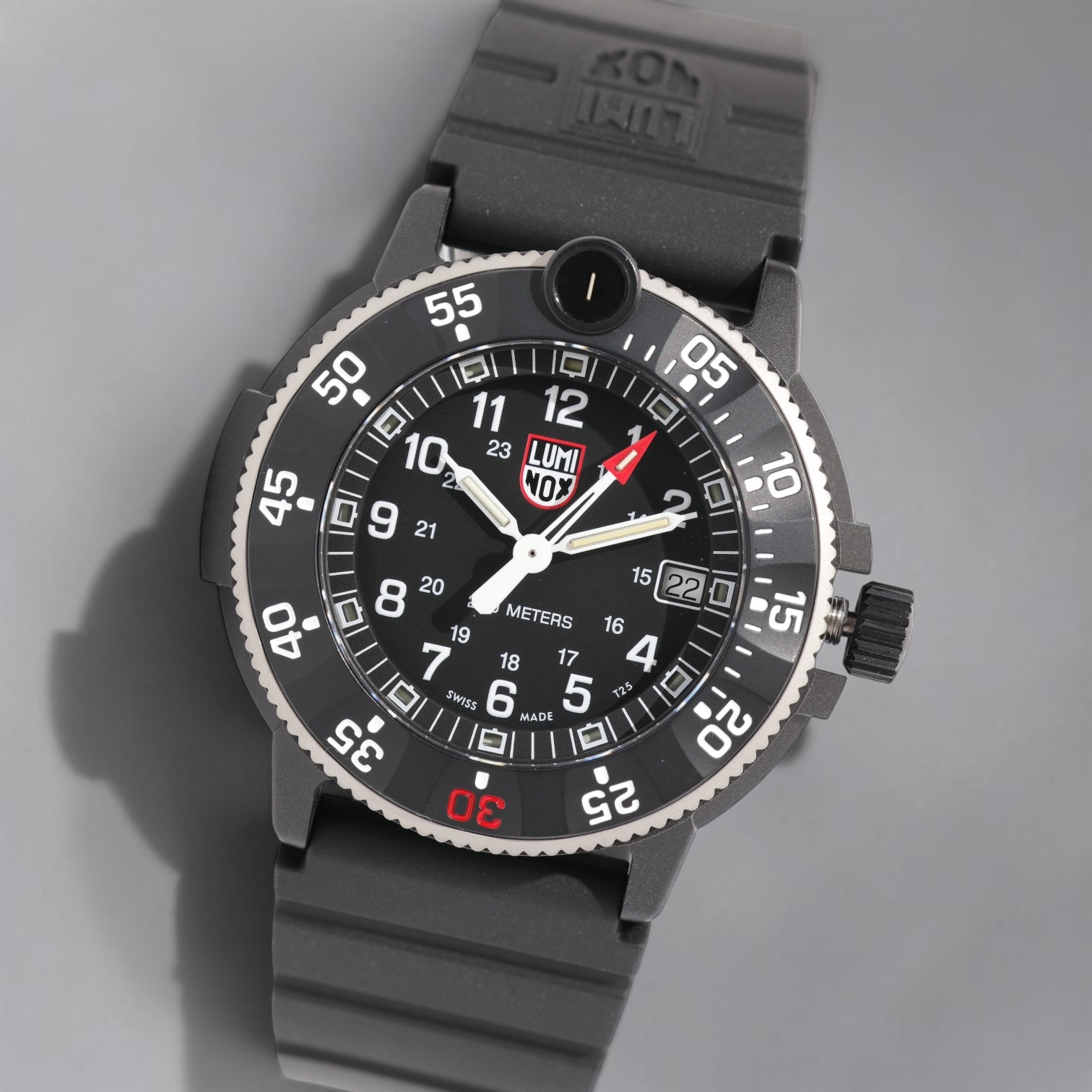 Luminox XS.3001.H 是Navy SEAL 系列30 週年紀念版「Heritage」潛水錶