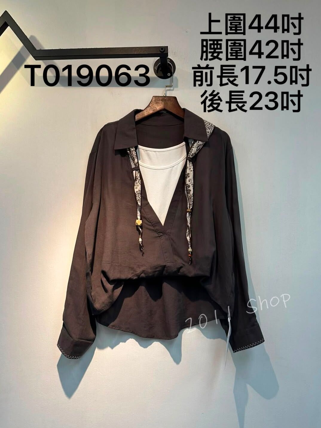 民族風圍巾搭配假兩件TOP  上圍44吋 腰圍42吋 前長17.5吋 後長23吋  T019063
