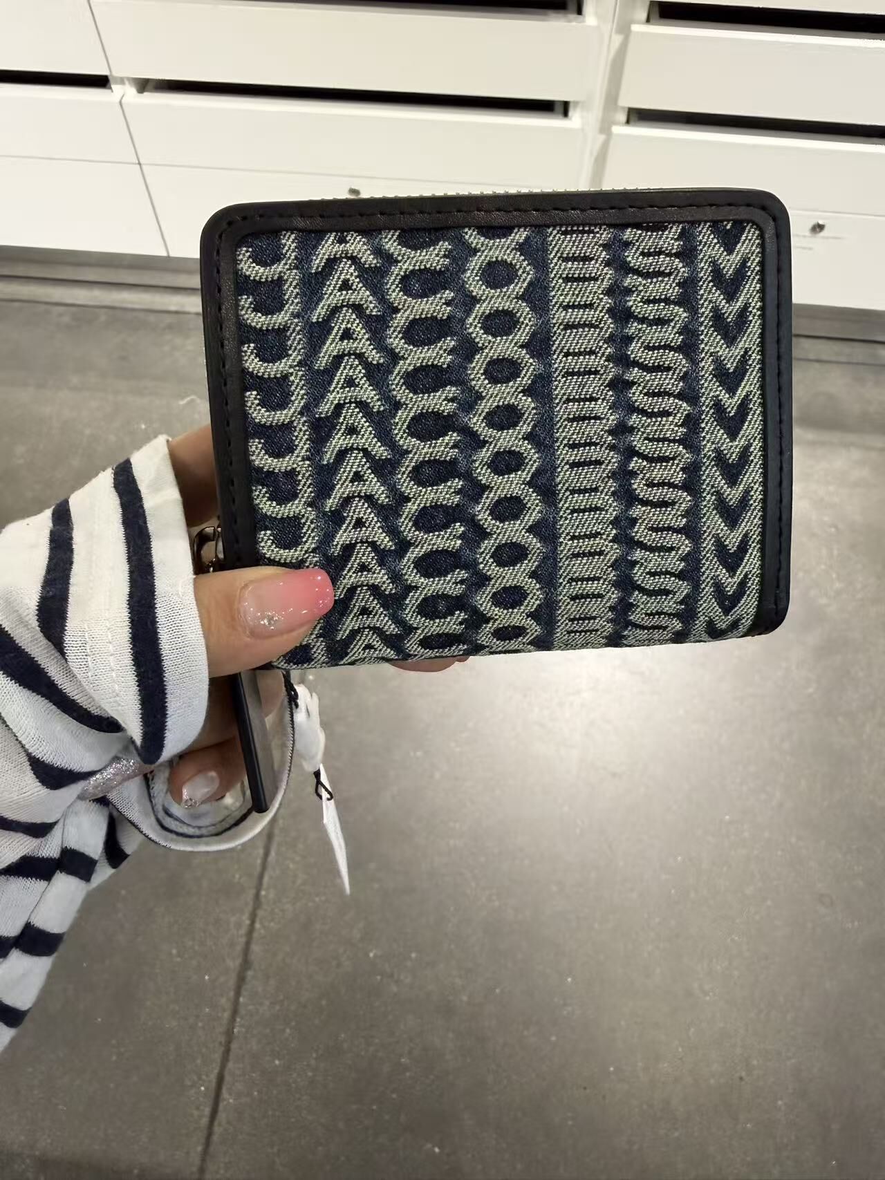 【直播】Marc Jacobs LX072435 LOGO 花紋銀包