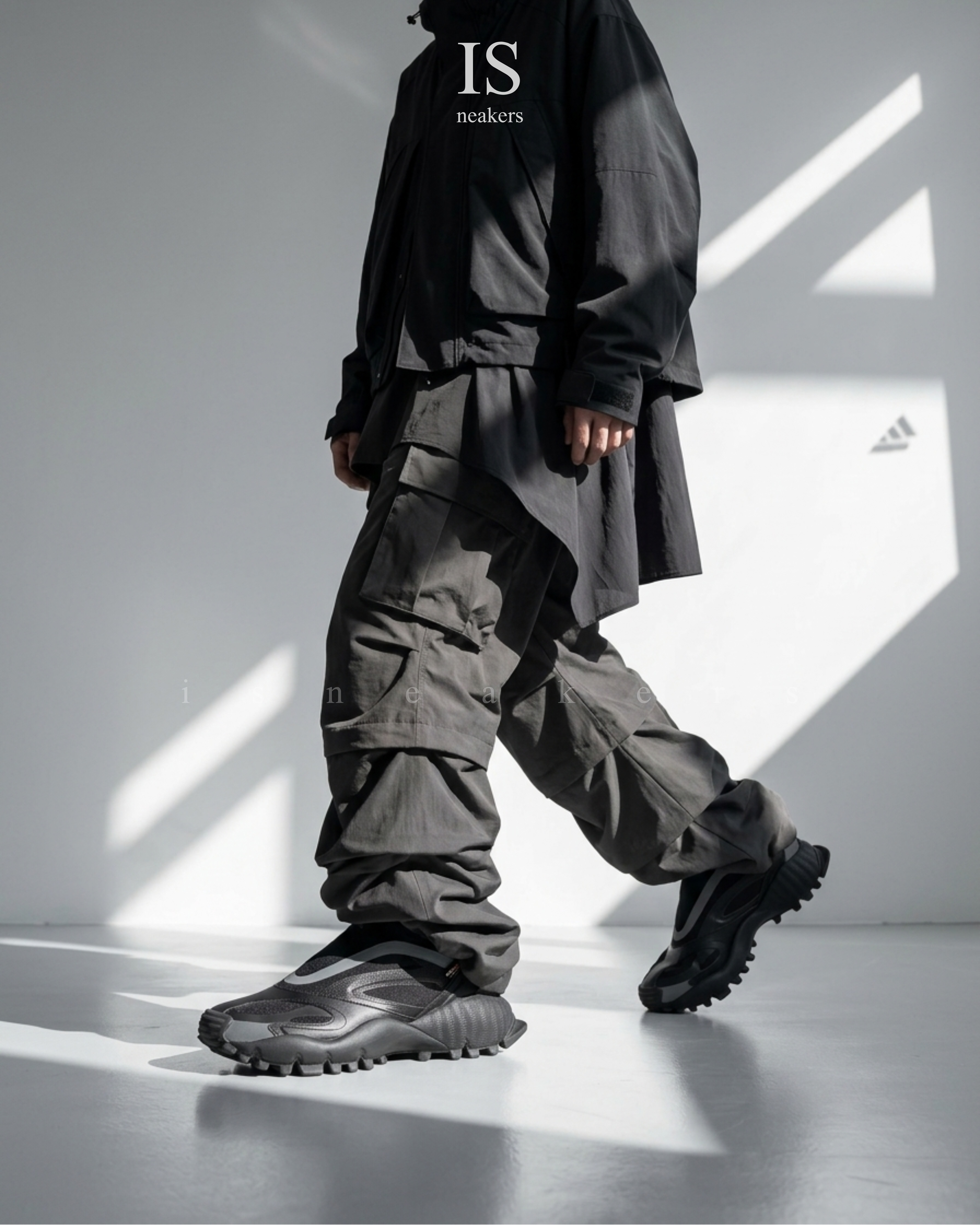 iSNEAKERS｜Adidas SEEULATER DRIFTCORE "Black" 黑色 寬體 一腳蹬 KI6764