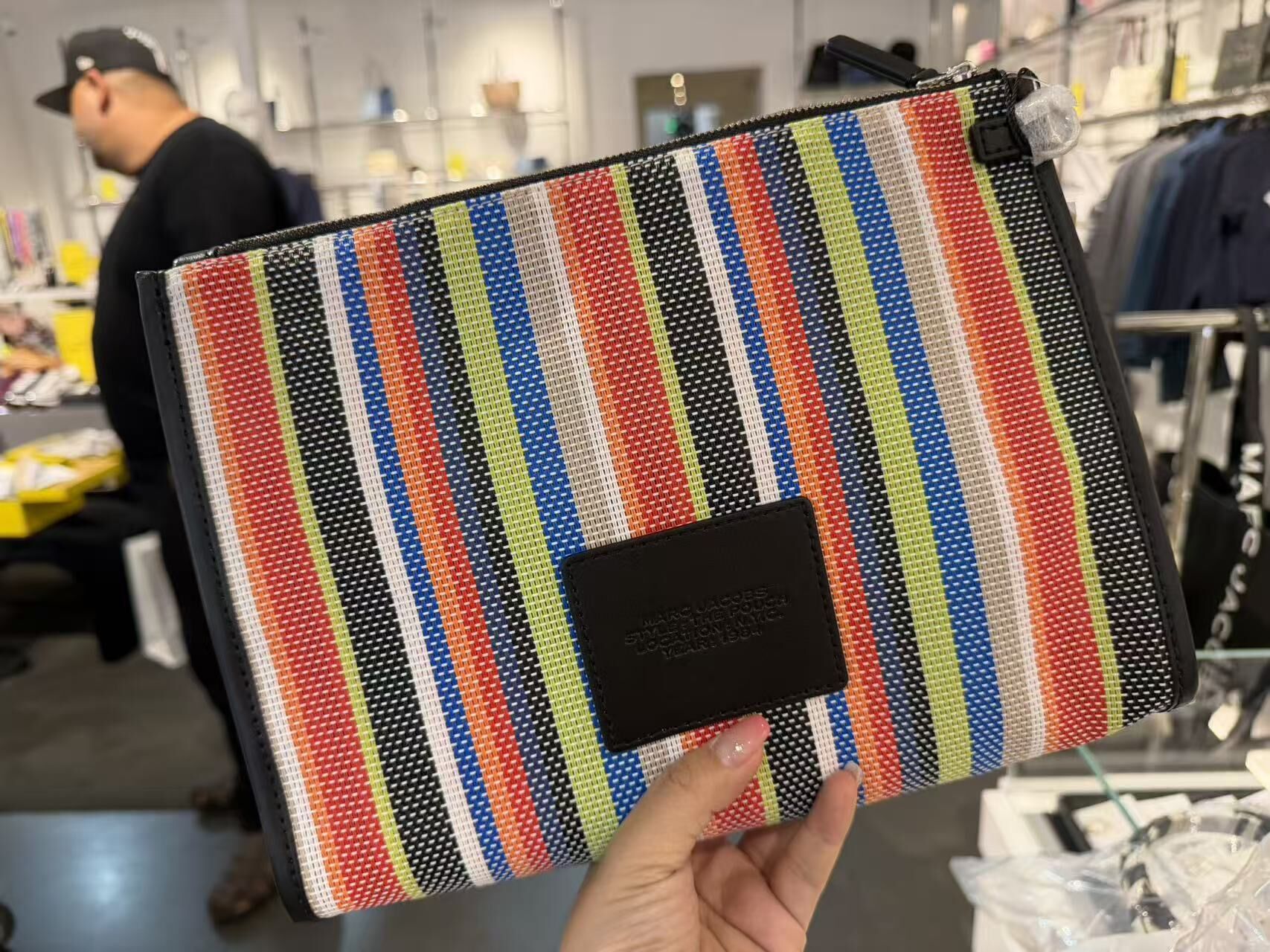 【直播】Marc Jacobs LX072442 The Stripe Mesh Large Pouch 手拿包
