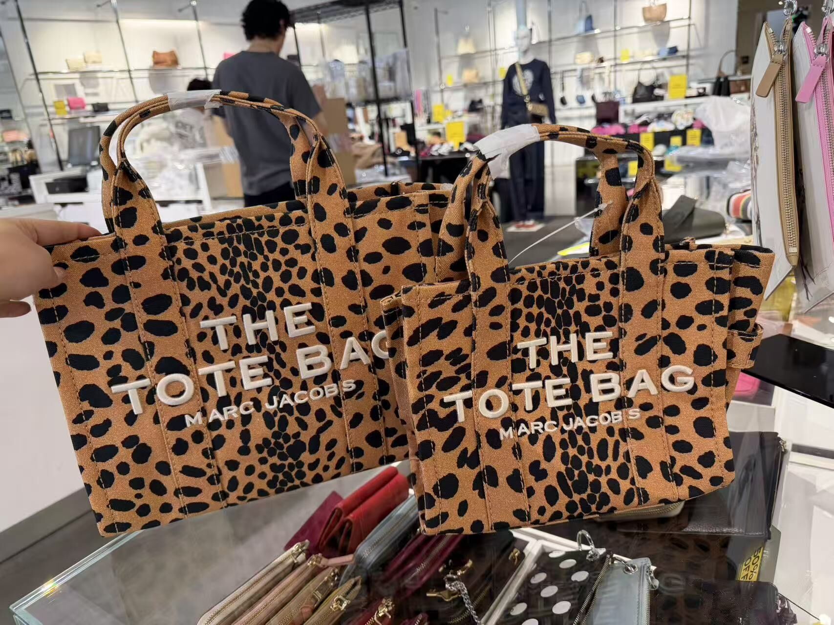 【直播】Marc Jacobs LX072444 豹紋印花托特包