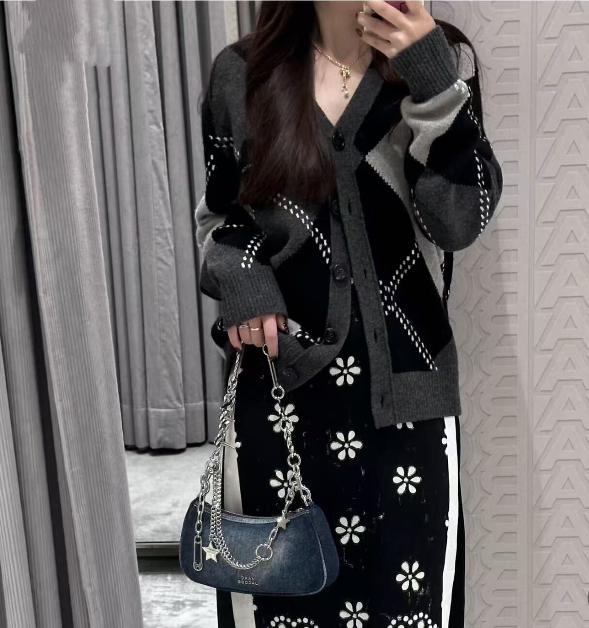 【直播】Marc Jacobs LX0724105 復古牛仔鏈條吊飾單肩包 (水洗藍色)