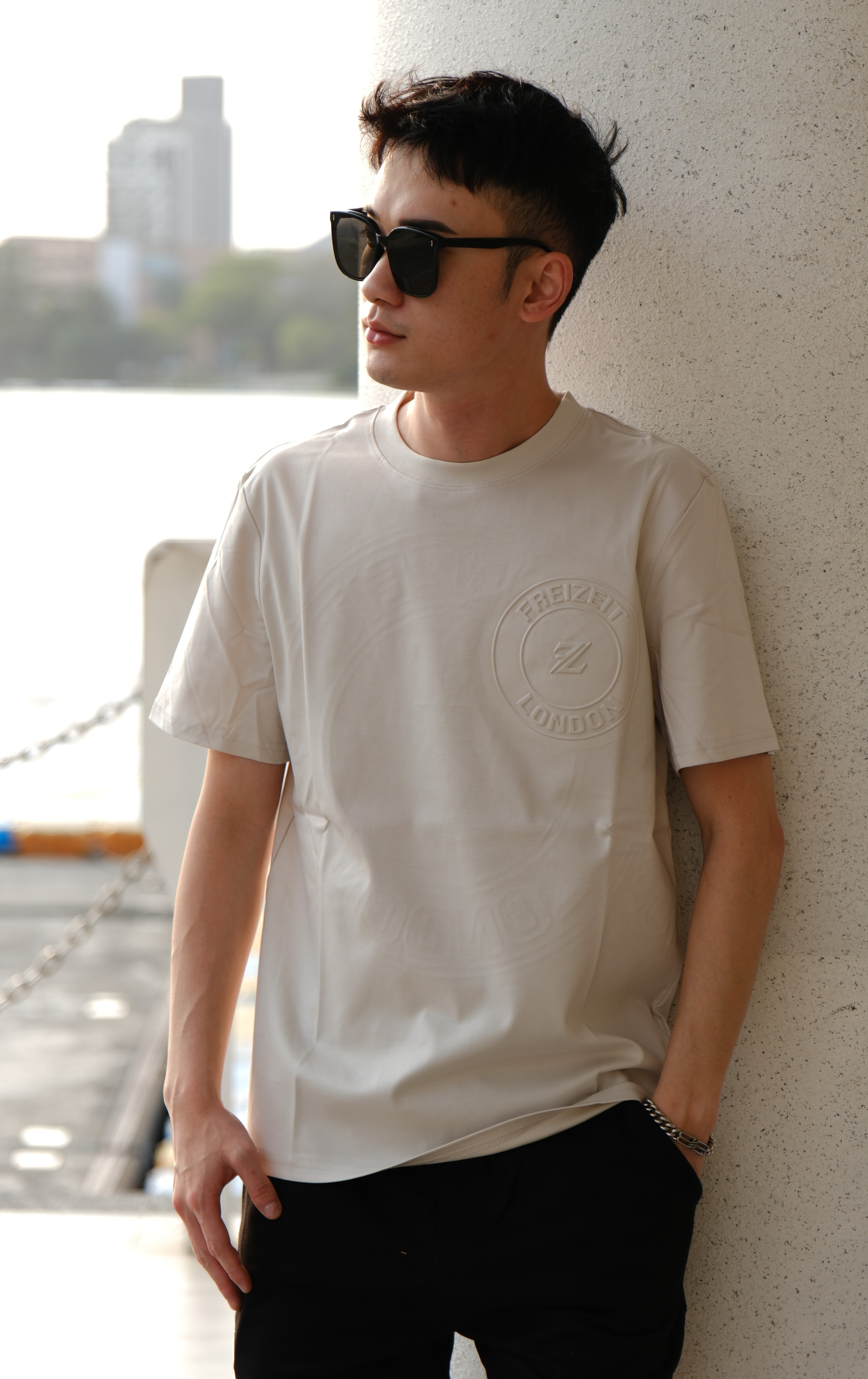 【Freizeit費瑞特】鋼印標章｜短袖(沙漠灰)