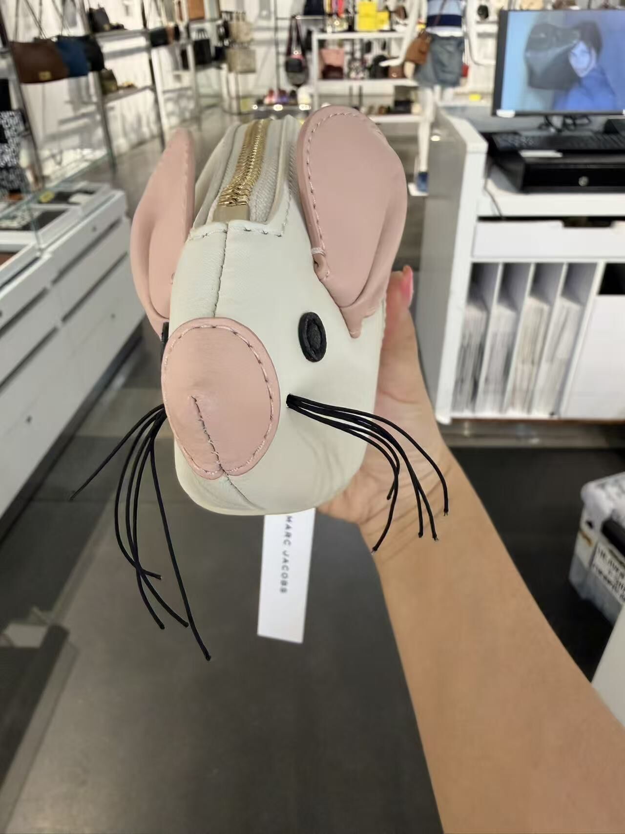 【直播】Marc Jacobs LX072465 鼠造型手腕包(米白色)