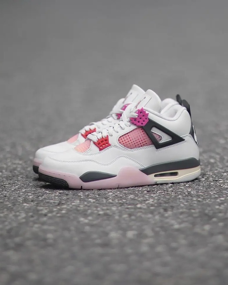 【逢甲 FUZZY】Air Jordan 4 "Comic" 漫畫 JA1135-100 IO2361-100
