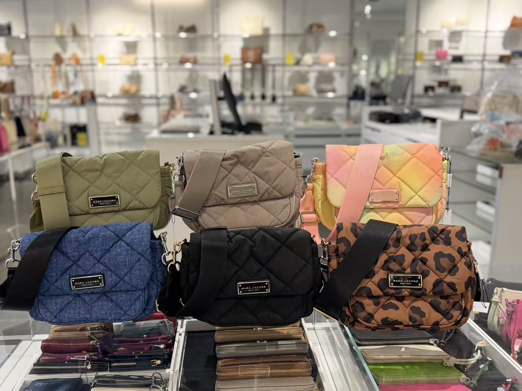 【直播】Marc Jacobs LX0724126 菱格郵差包