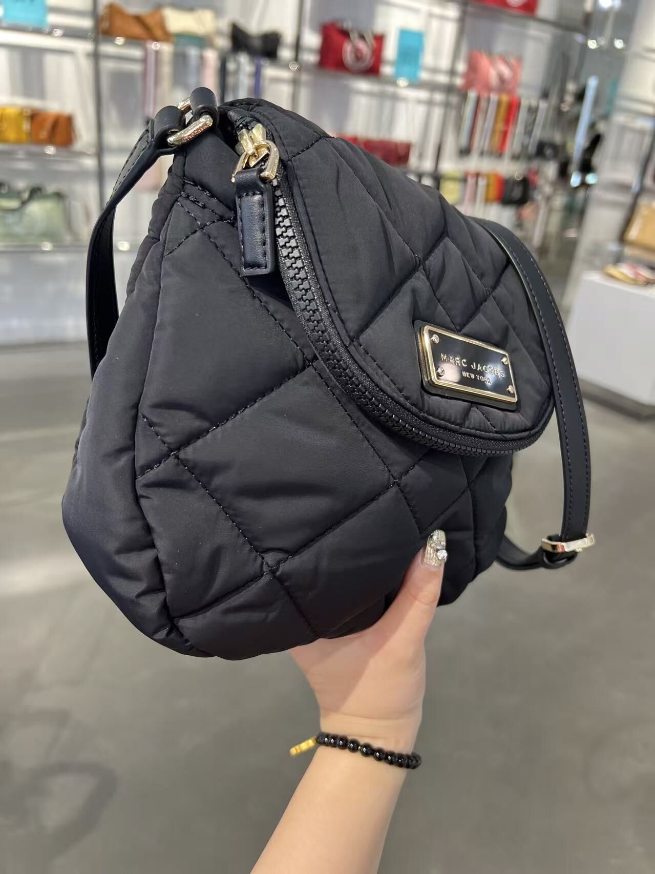 【直播】Marc Jacobs LX0724127 小號斜咩包 (黑色)