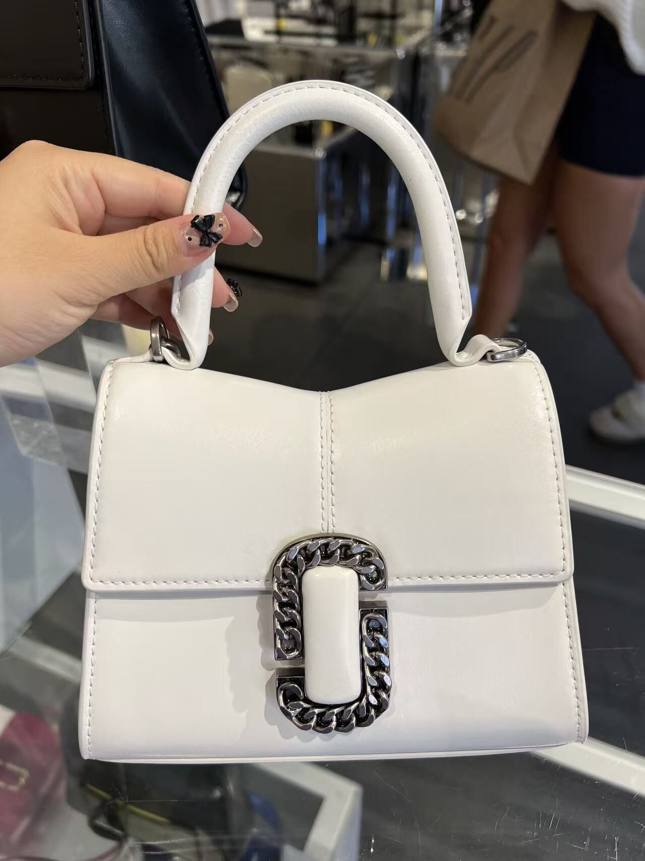 【直播】Marc Jacobs LX0724133 扣環手提包 (白色)