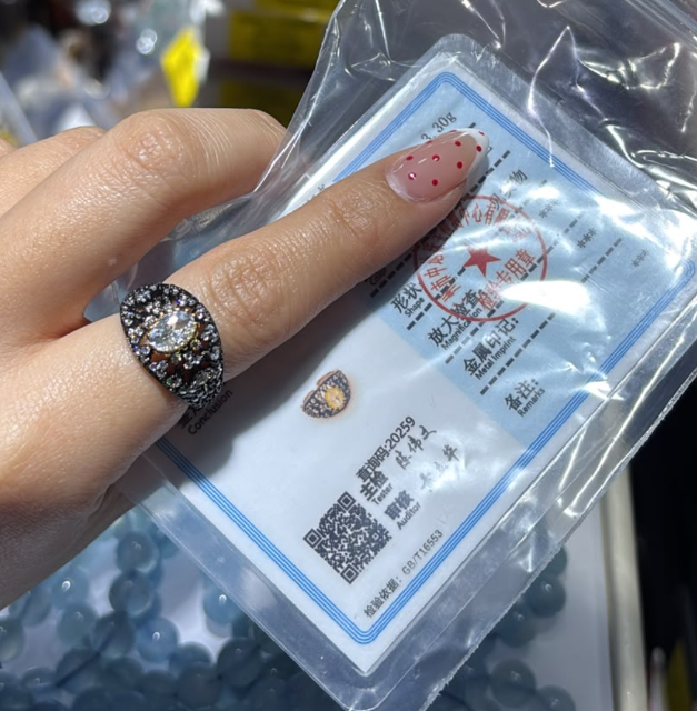 260724 - A11 真金電鍍豪鑲蕾絲爆鑽開口戒指（一物一證書）