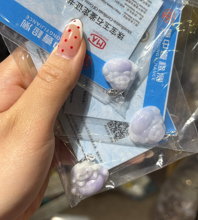 260724 - A38 A貨翡翠春菜佛公純銀吊墜1粒（一物一證書）