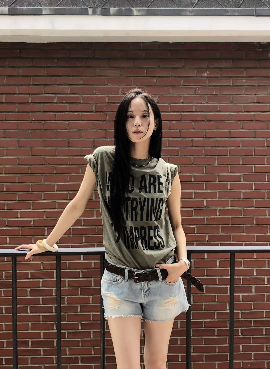 藍色破損牛仔短褲