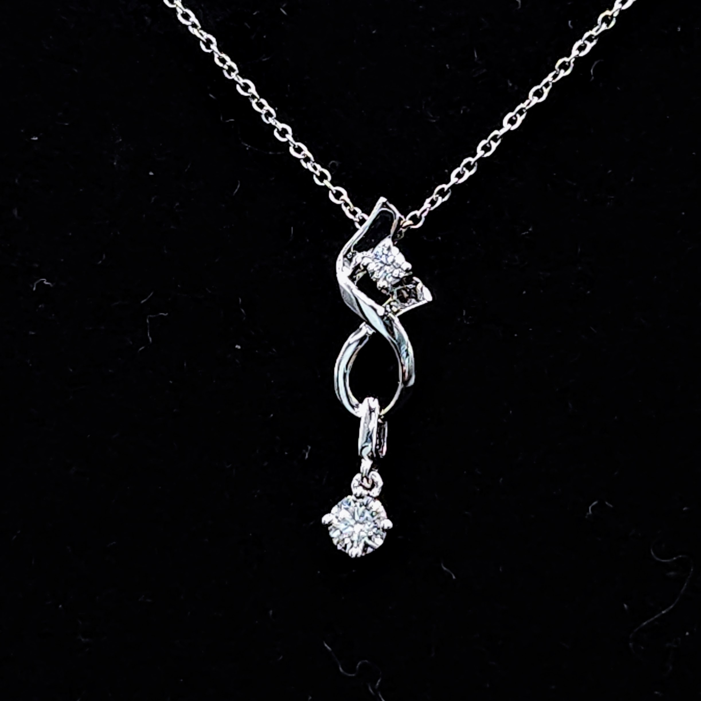 18K White Gold 0.14ct Diamond Pendant