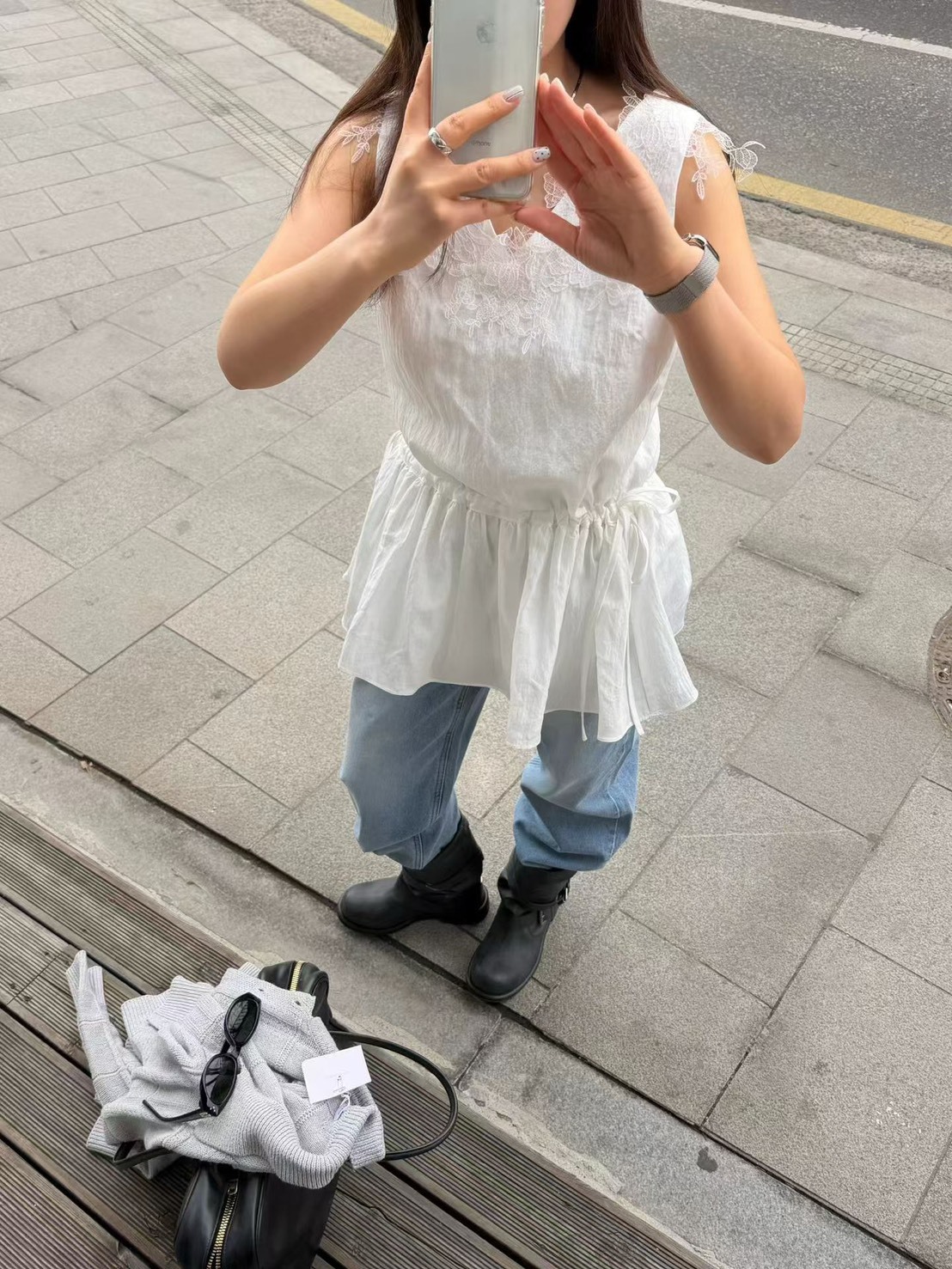 白色花蕾收腰短洋裝