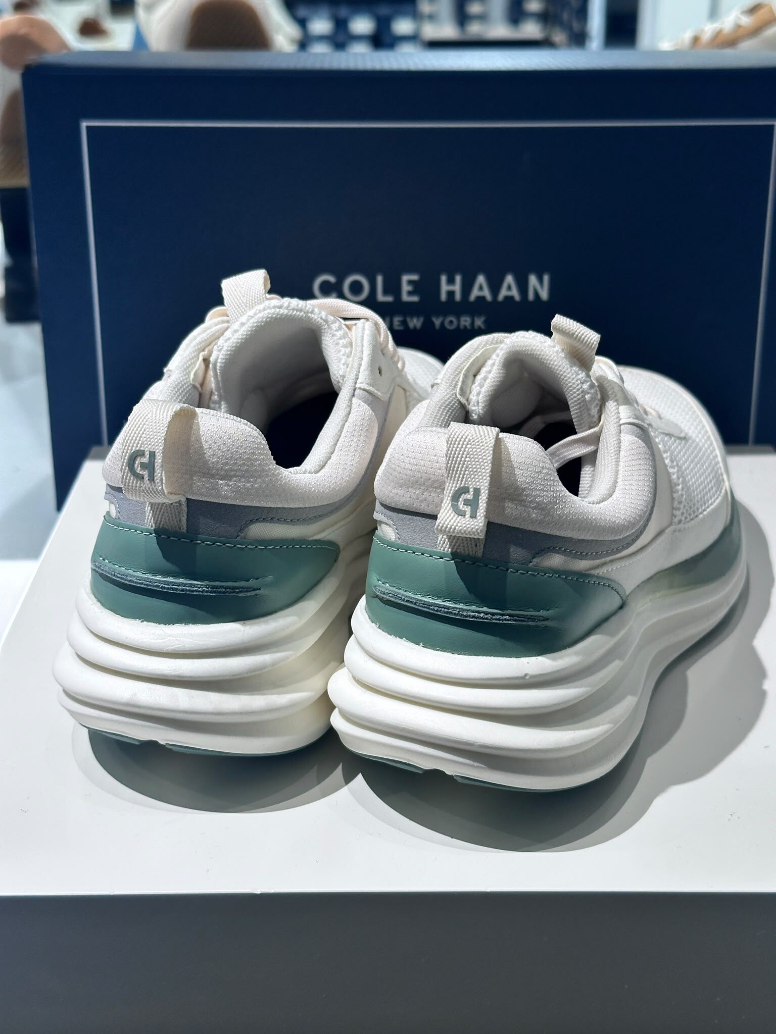 UN14 Cole Haan 女裝綠色拼網面厚底運動鞋  OG Quadstreak Running Sneakers