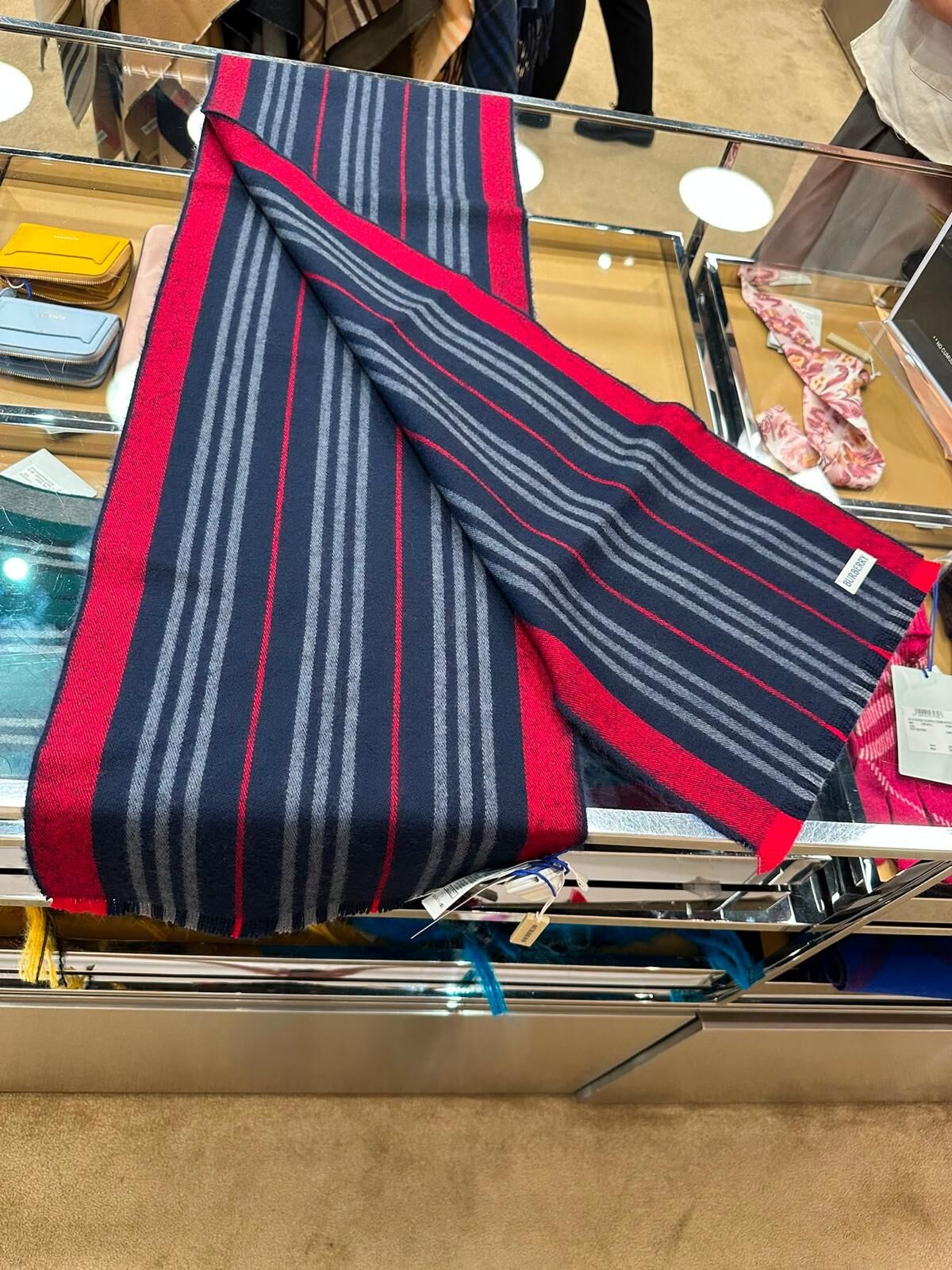 LYS02148 Burberry 復古英倫條紋頸巾