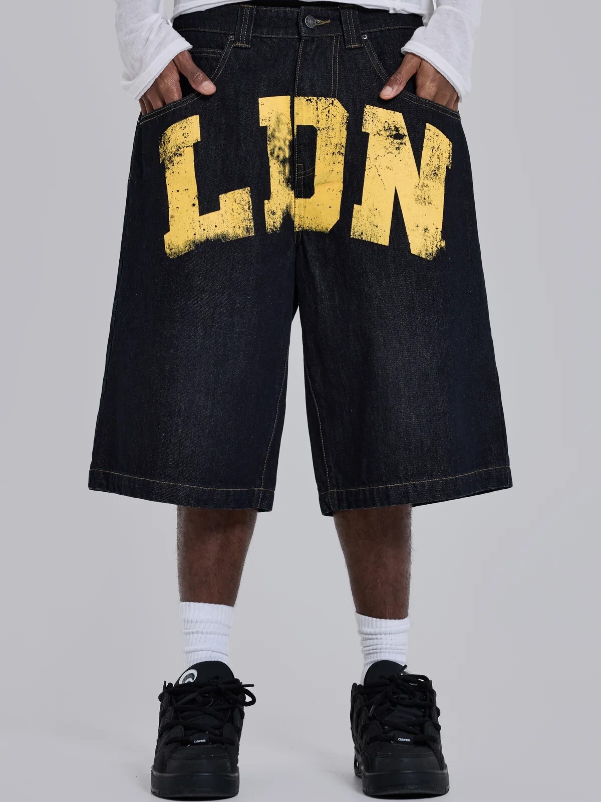 JADED LONDON 做舊印刷Logo 寬鬆直筒七分褲 LDN Colossus Jorts JMSH6537