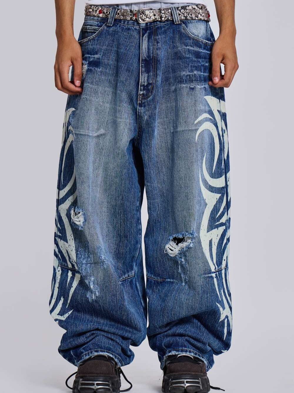 JADED LONDON 刀鋒印花 水洗皺褶破壞 巨型闊腿牛仔褲 Light Wash Blade XL Colossus Jeans JMJE4867