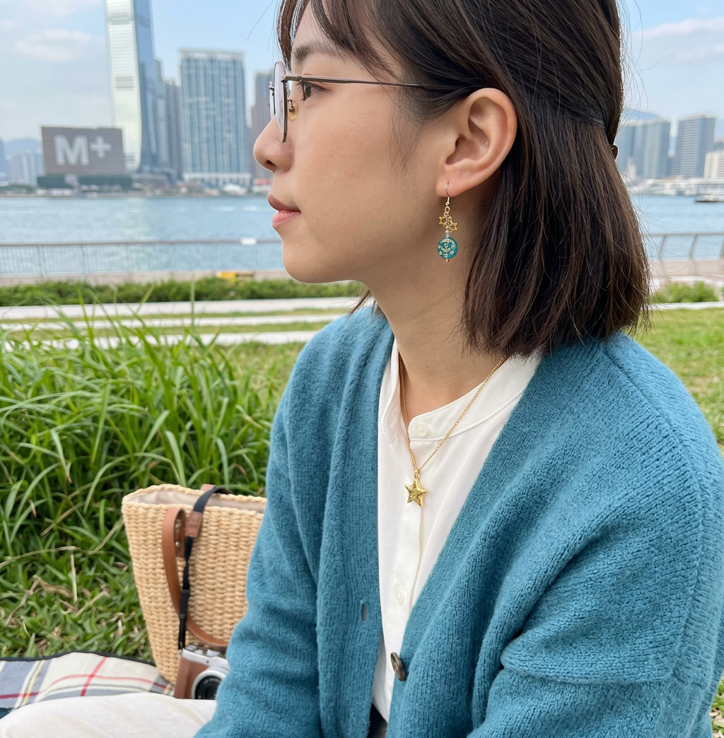 海藍星月燙金圓型手工耳飾
