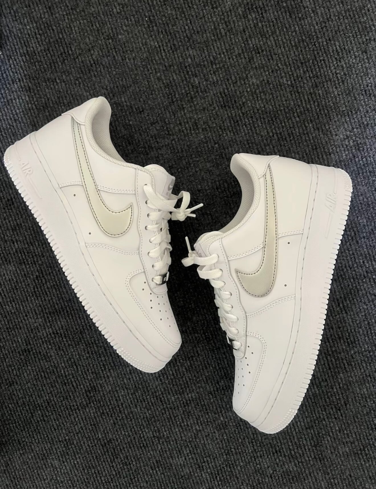 【逢甲 FUZZY】Nike Air Force 1 白銀勾 FJ4146-134
