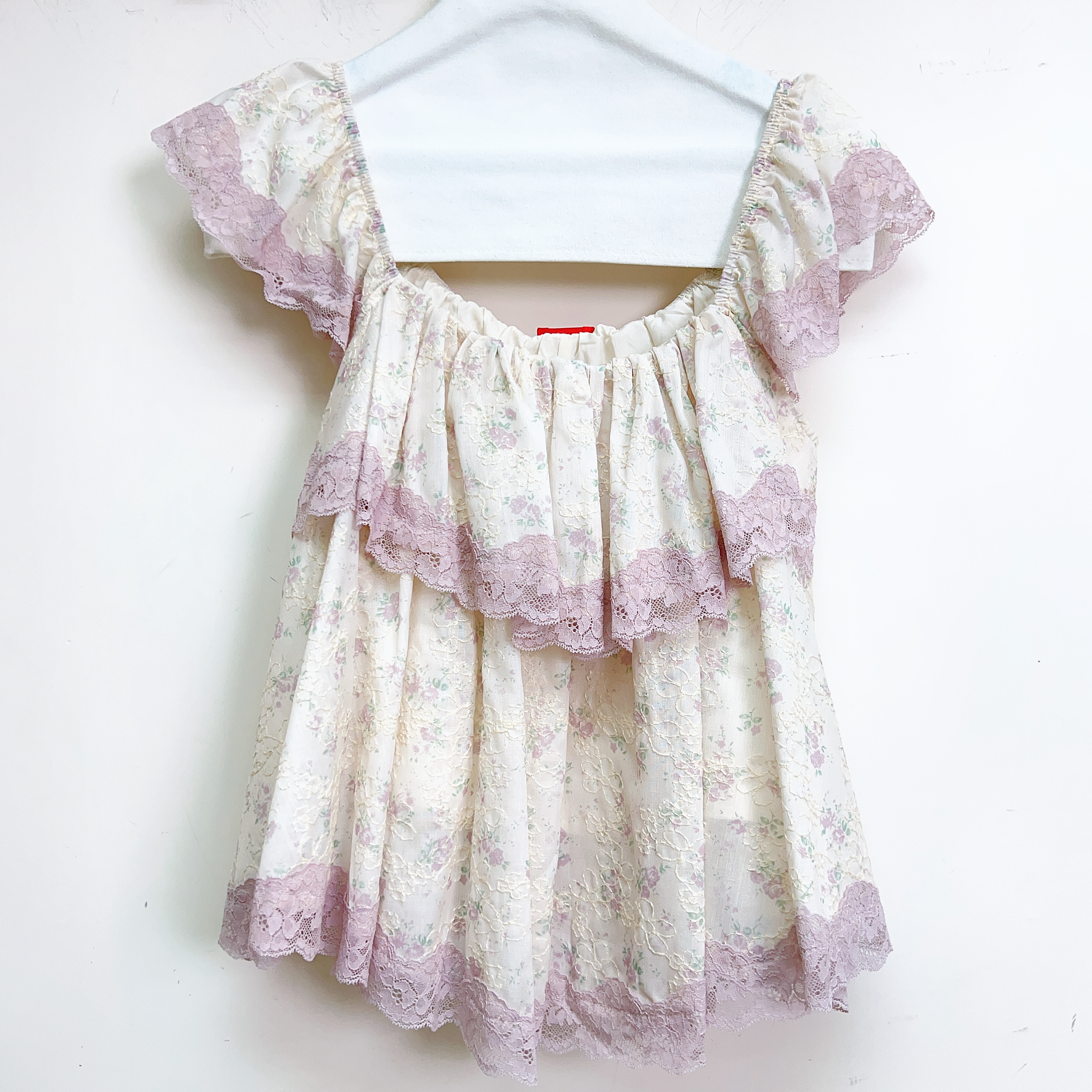 刺繡碎花RUFFLE一字肩梭織上衣 (胸38-42 腰44 長22吋) B6790 #2807clo