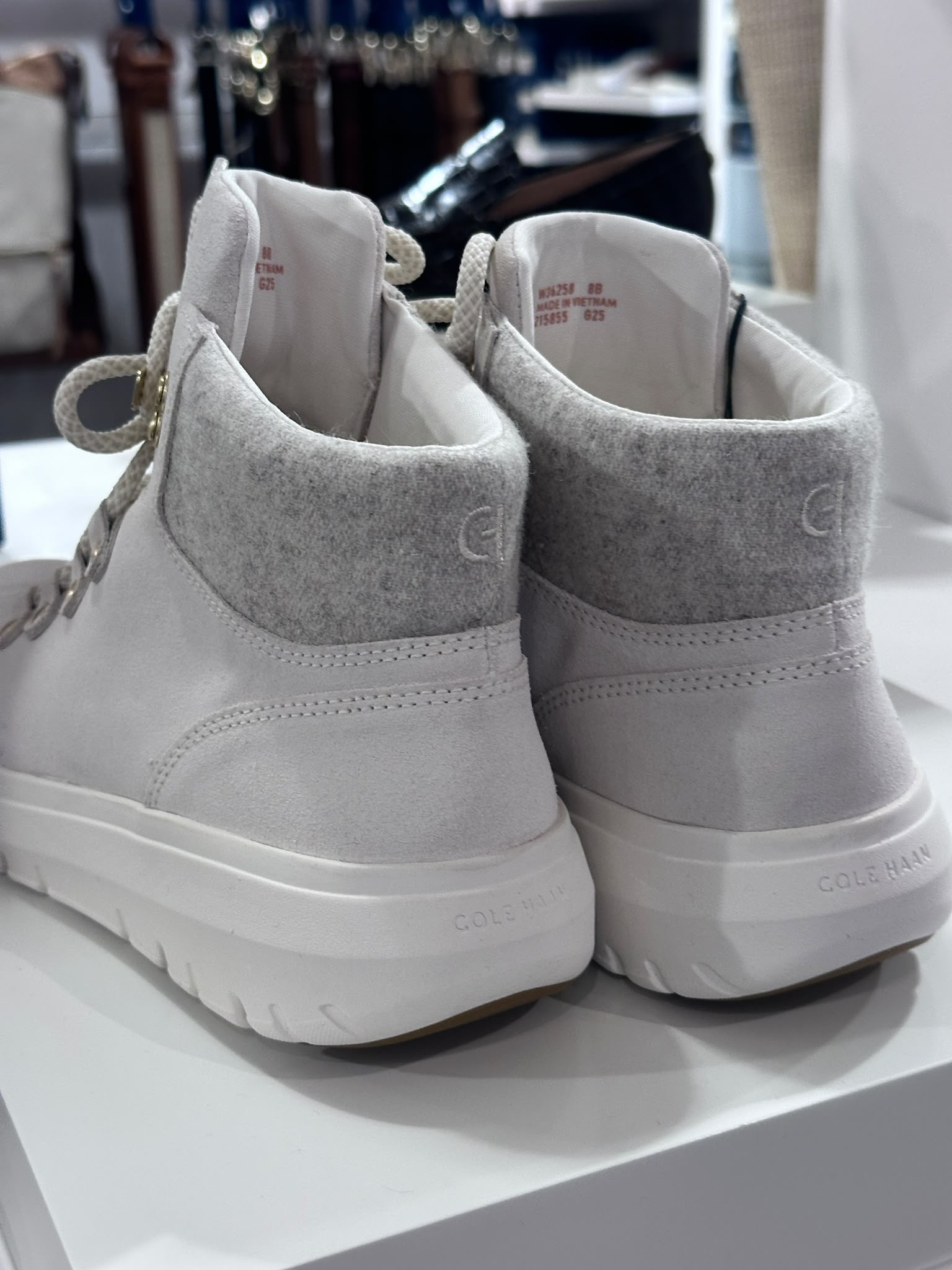 UN33 Cole Haan 女裝 象牙白麂皮防水綁帶短靴 Grand Raelyn Hiker Waterproof Boot