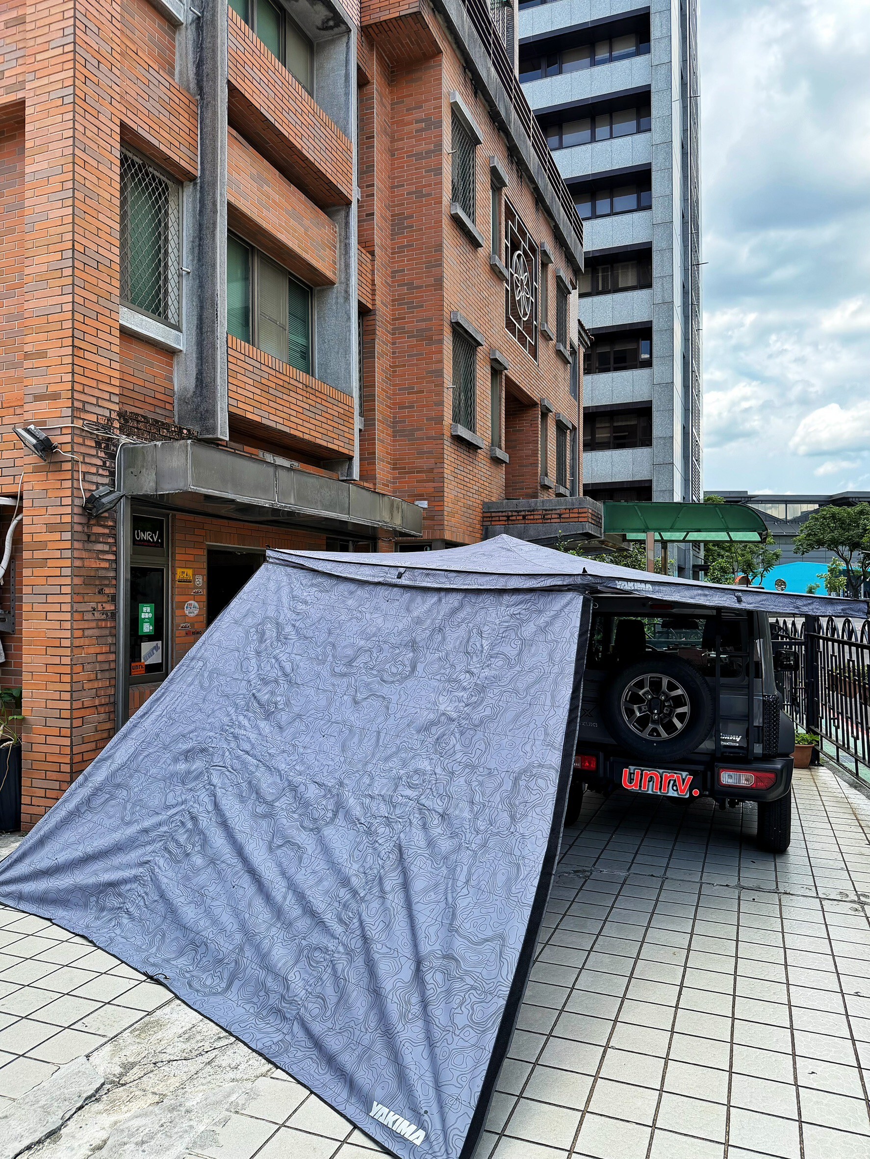 Jimny JB74 車頂架整合 YAKIMA OverNOut 270 扇形帳