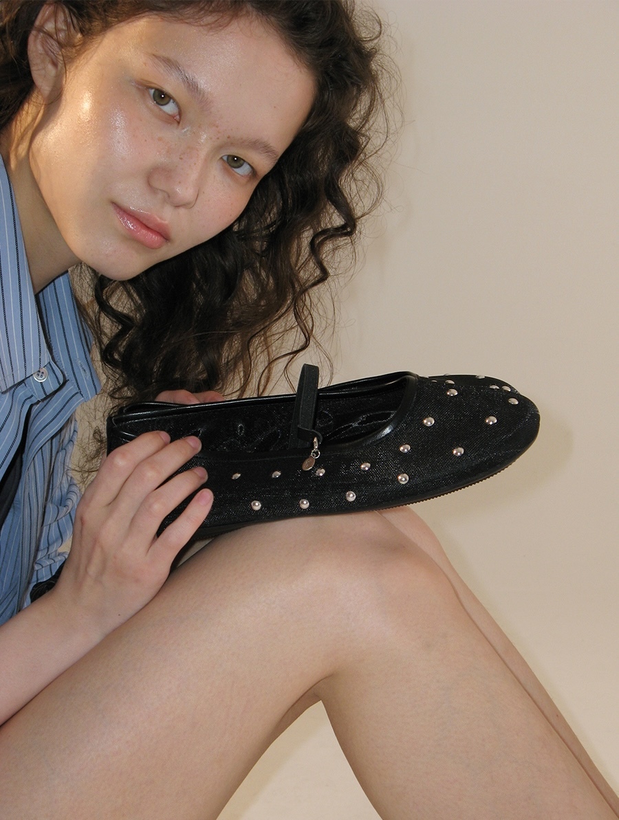 FOGGY MOODY Bliss 0025. Studded Mesh Flat
