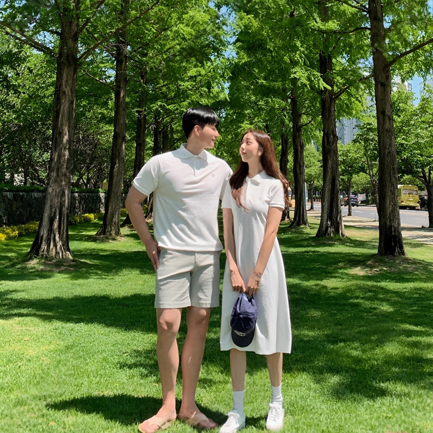 情侶白色POLO衫洋裝穿搭合照 THankus